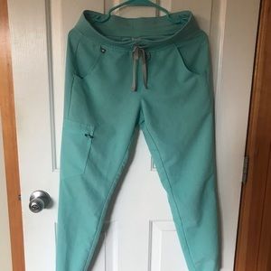 Figs scrub Zamora bottom and pocket top